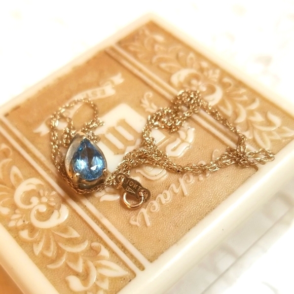 Vintage Jewelry - VTG SOLID 10KT Gold 1.04ct Blue Topaz Necklace